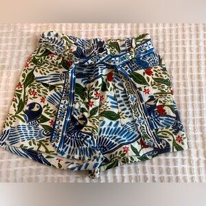 Farm Rio button and tie waist tropical bird print shorts. Size M. NWOT.